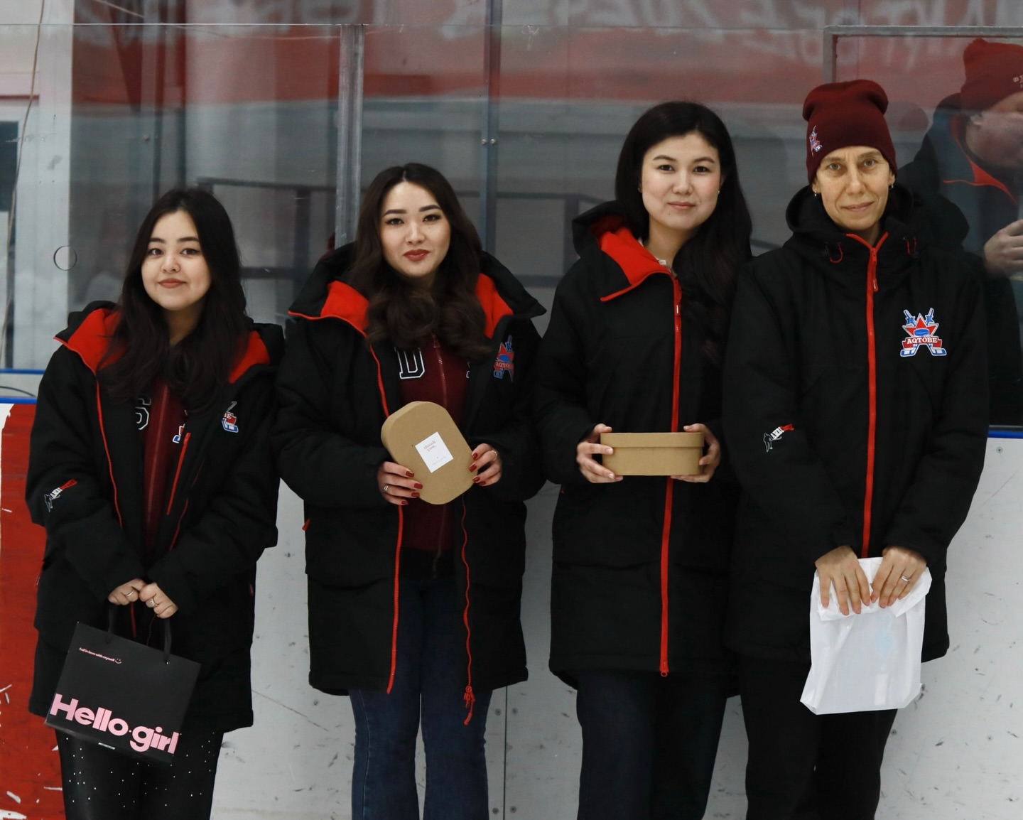 Akademıkterdіń búgіngі matchynyń aldynda jaǵymdy rásіm óttі. Akademııanyń 2010 jáne 2011 jylǵy komandalarynyń ata-ana...